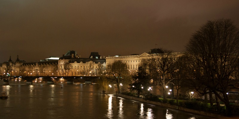 Vue du Louvre et du pont des arts du Pont Neuf