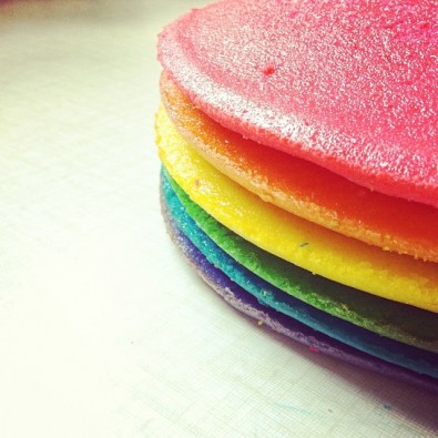 gateau-arc-en-ciel-genoise