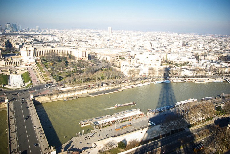 Paris-tour-eiffel-ombre-seine