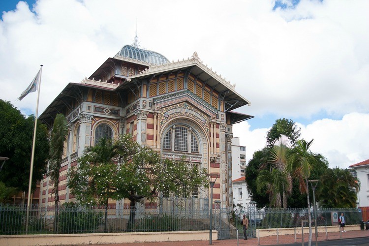 bibliotheque-schoelcher-facade-fort-de-france