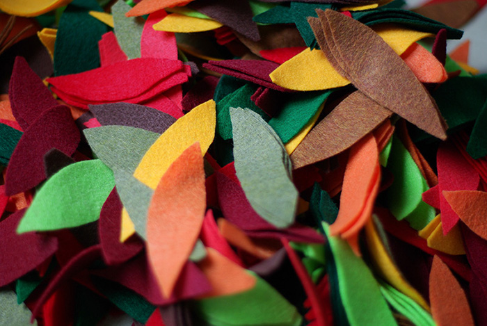 DIY-automne-guirlande-feutrine-forme-feuille