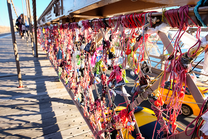 new-york-brooklyn-bridge-headphones-2